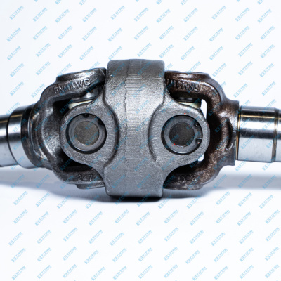 Universal Joint With Shaft John Deere RE250838